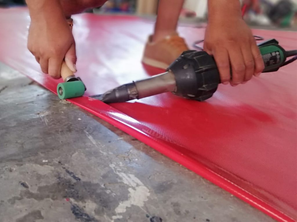 Lona hecha a la medida para cubierta de patio.