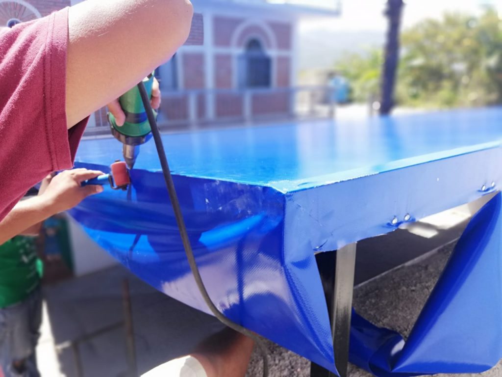 Cambio de lona para toldo.